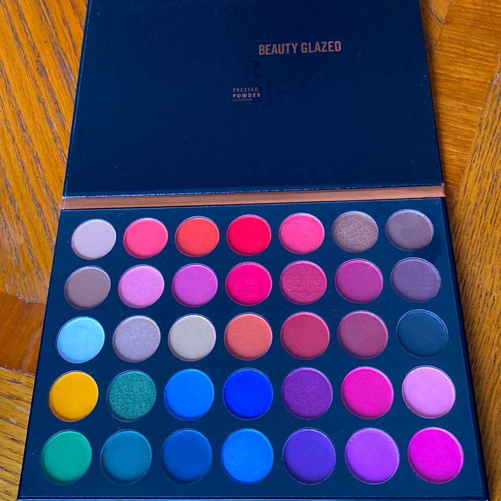 Colour Studio -Beauty Glazed Eyeshadow Palette